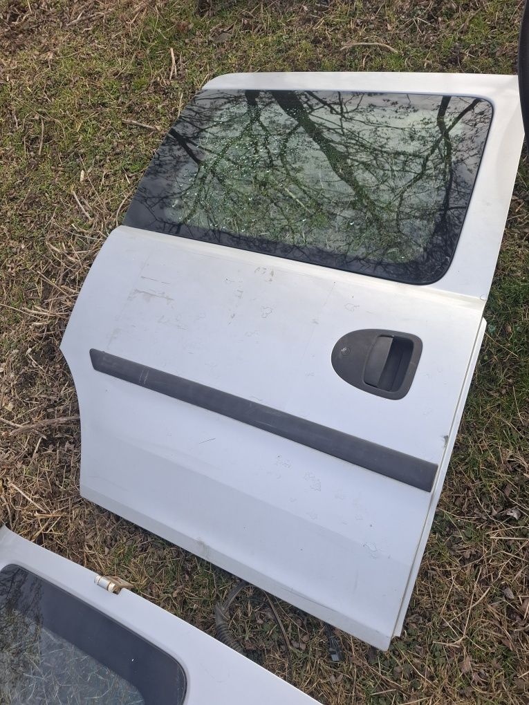 Uși Opel Combo in stare impecabila