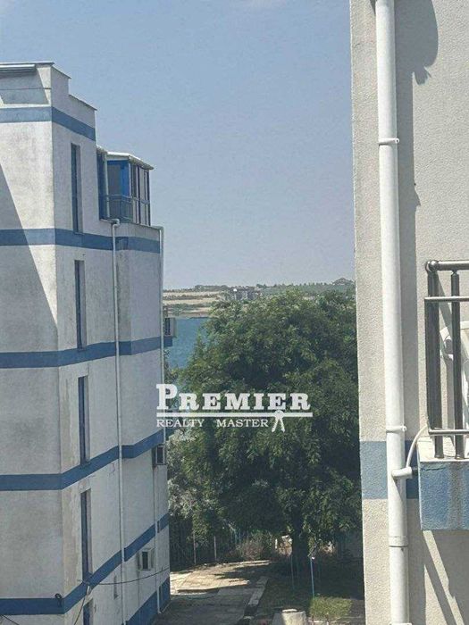 Просторно студио в комплекс на първа линия в Поморие