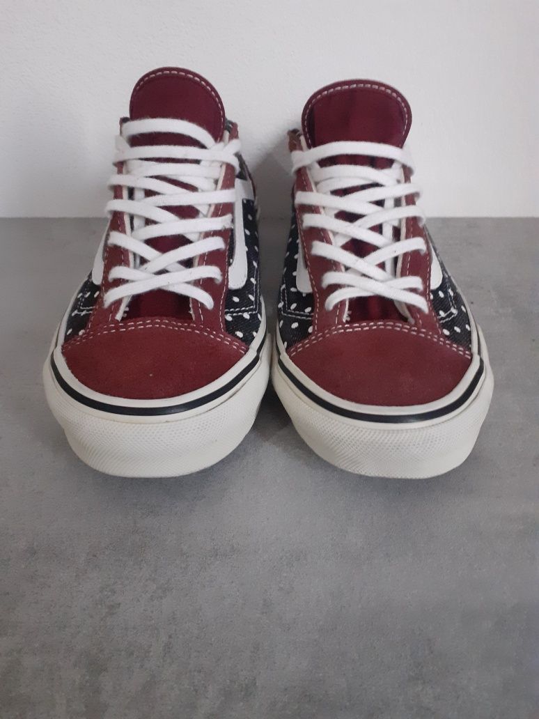 Vans      Converse     F&F