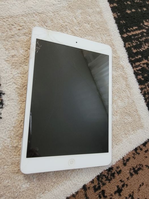 Продам IPad 2 на запчасти