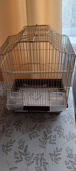 Продам клетку для попугаев.