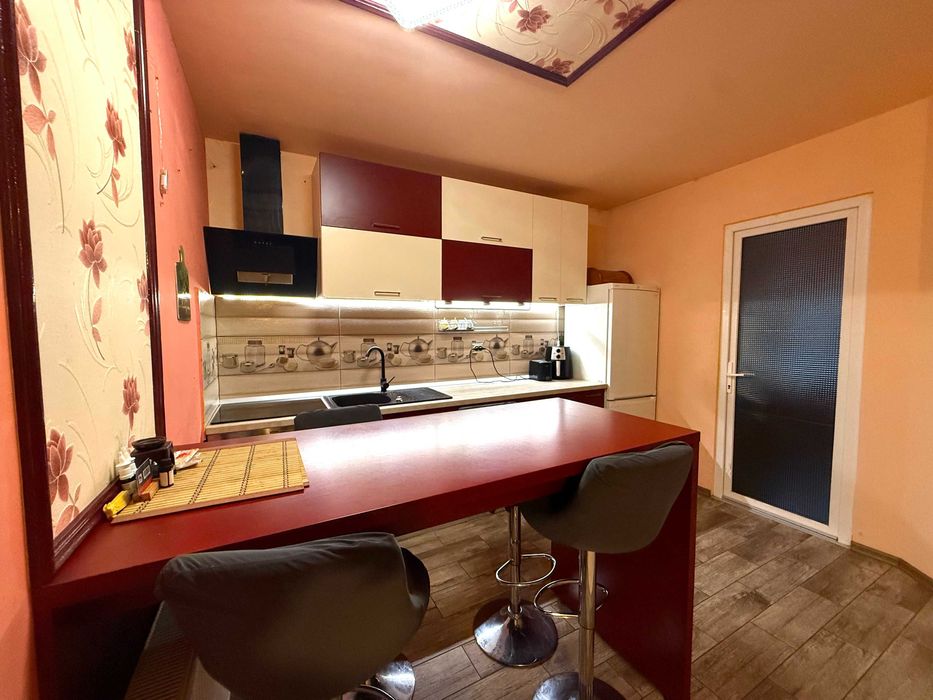 Apartament de vanzare cu 3 camere, etaj intermediar, str Oasului