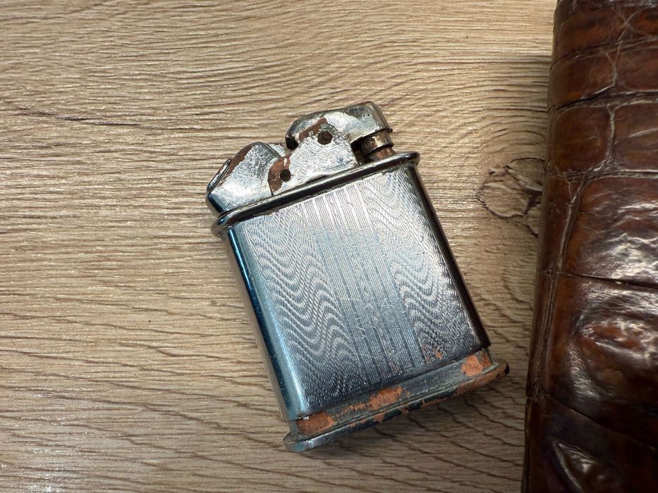Brichete de colectie Thorens si bricheta de masa
1930 Alama piele