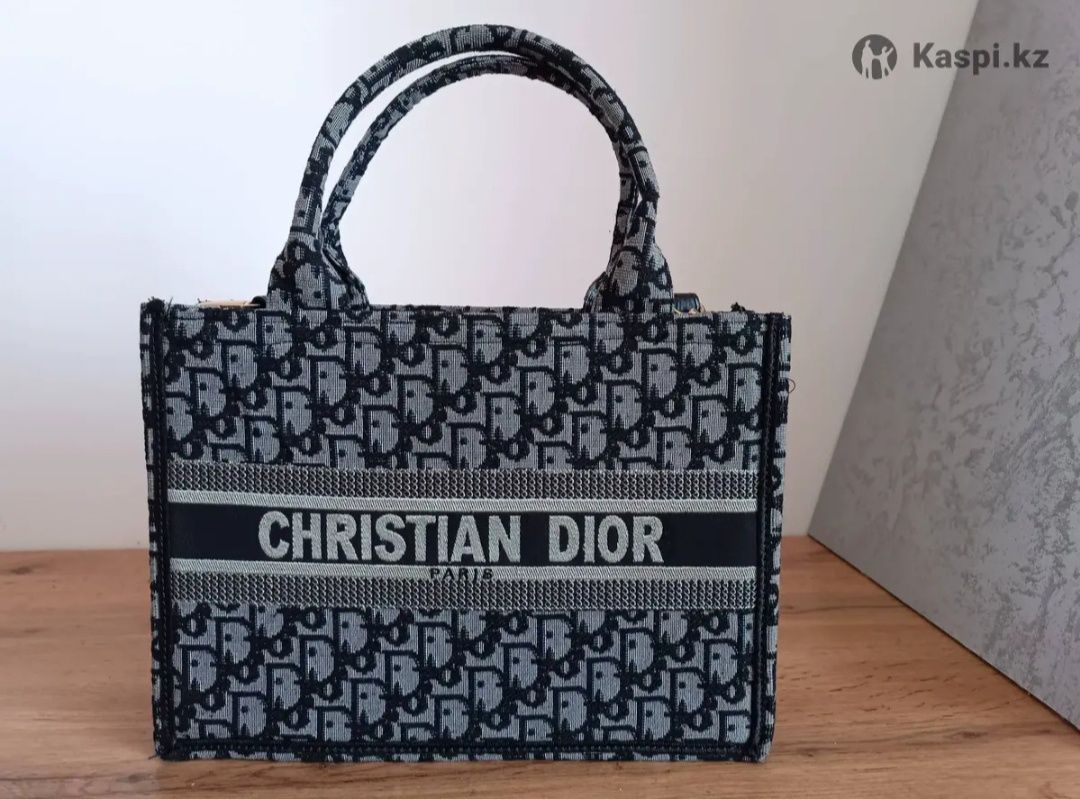 Christian Dior объемная сумка