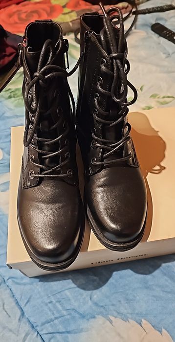 Боти Clara Barson