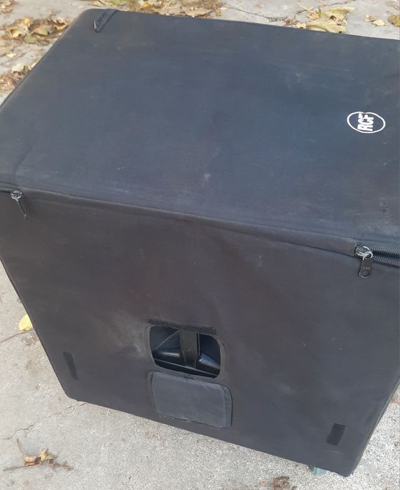 Продавам 2 басаRcf 8003 4PRO