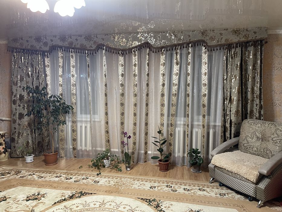 Продам шторы с ламбрекенами и тюль, в хорошем состояние