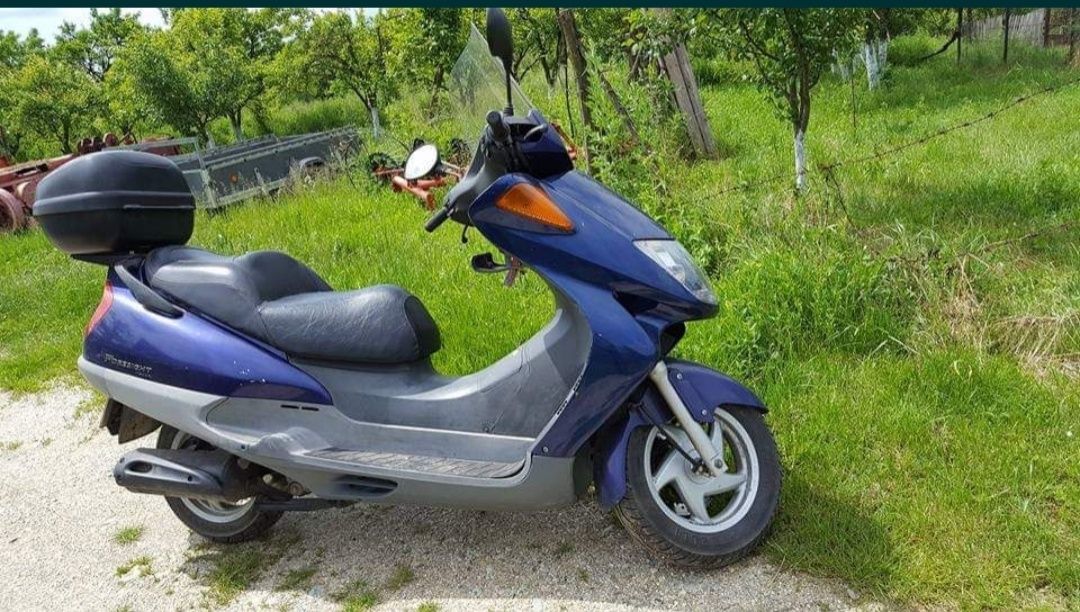 Motocicleta Aprilia Scarabeo 150cc