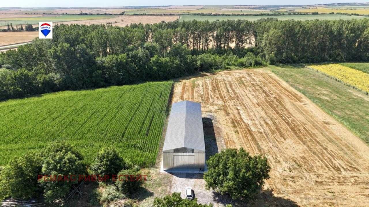 Склад с прилежаща земя за продажба с. Сандрово, обл. Русе
