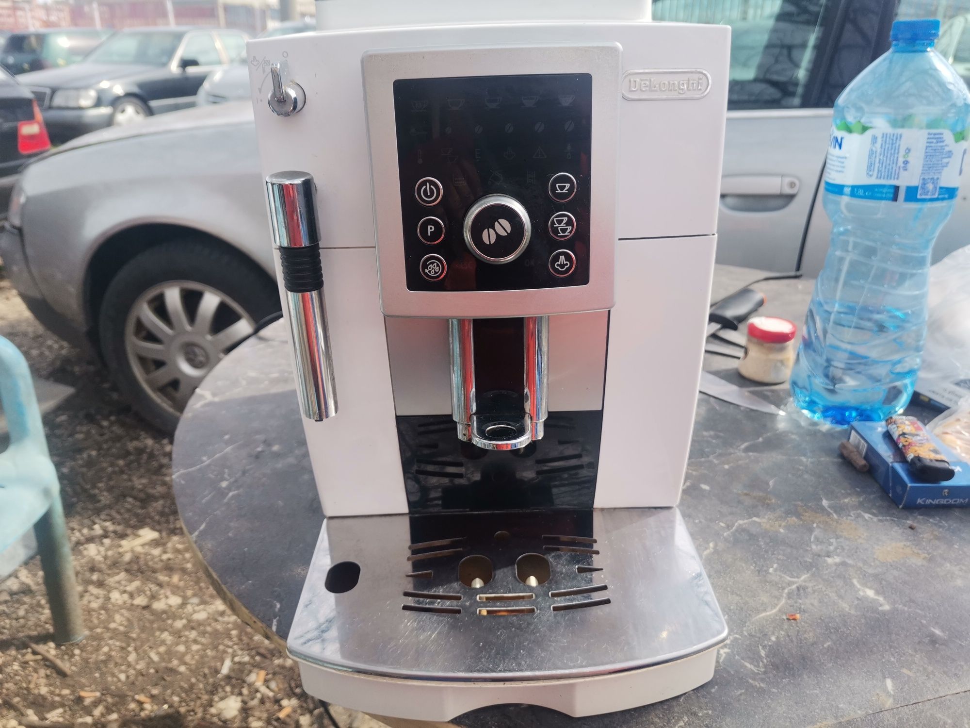 Кафеавтомат, кафемашина DeLonghi  esam 23.210 бяла