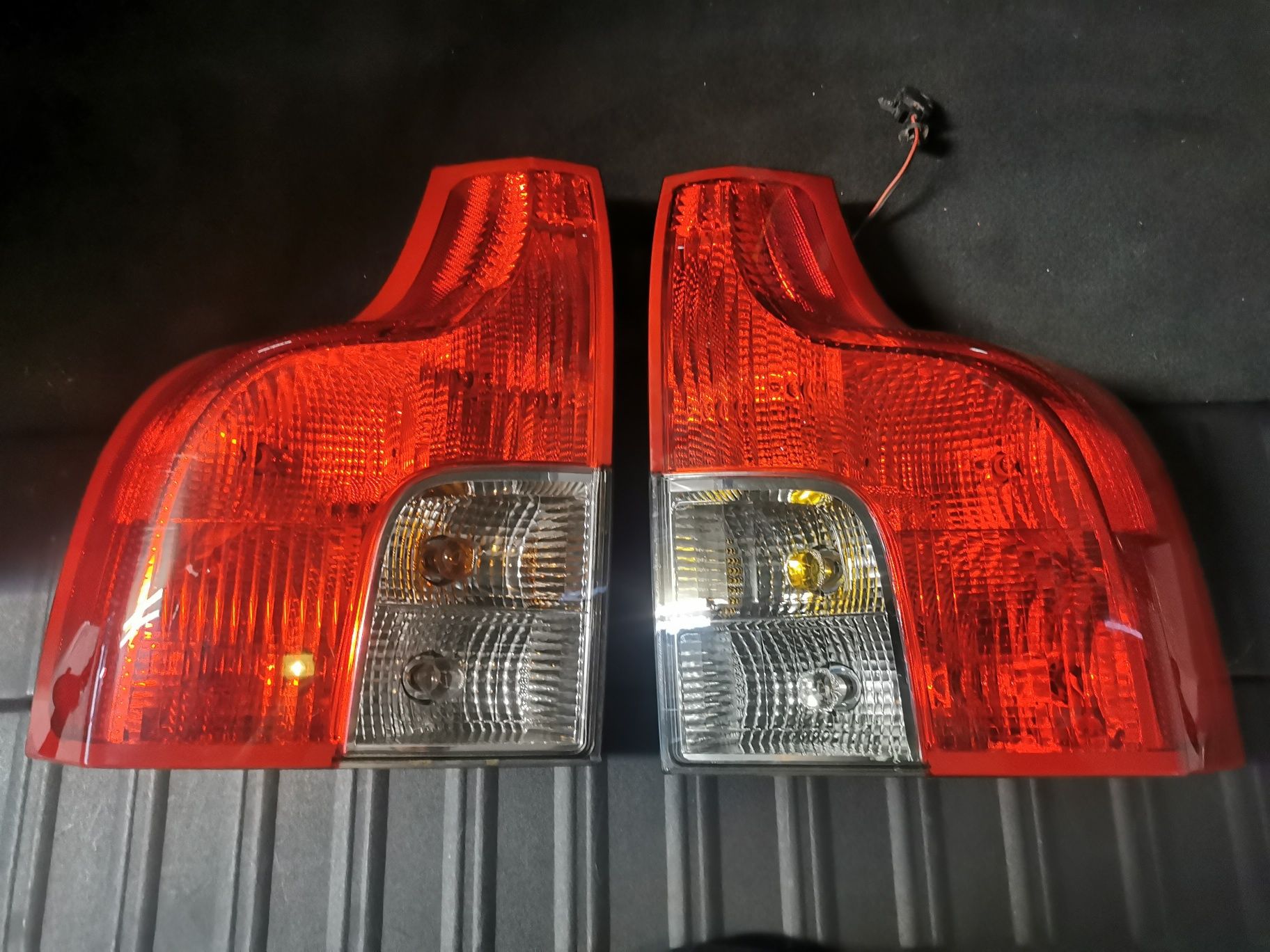 Фейсови стопове Волво xc90 , ляв и десен стоп volvo XC90