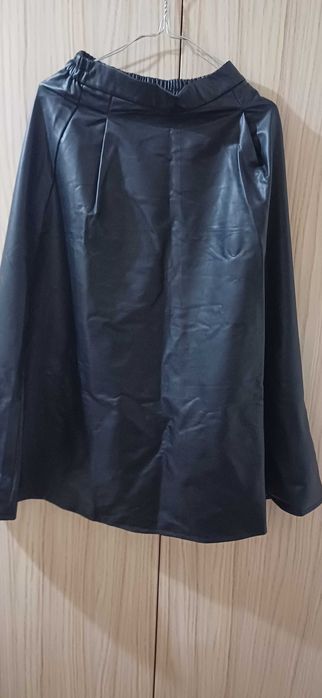 Дамска кожена пола