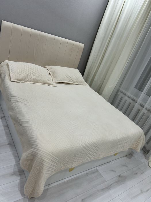 Двуспальная кровать