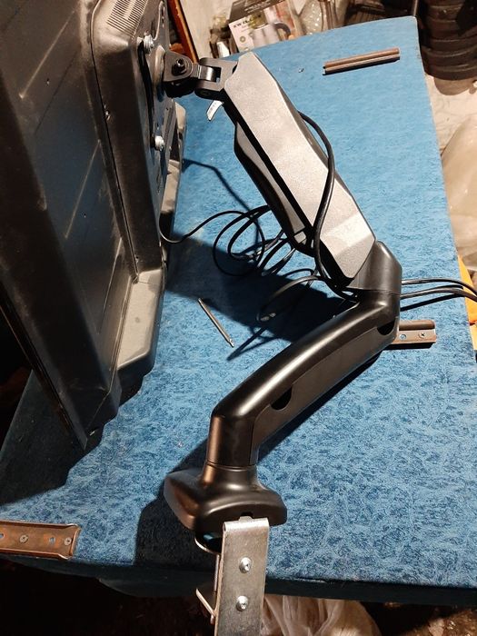 Кронштейн для монитора