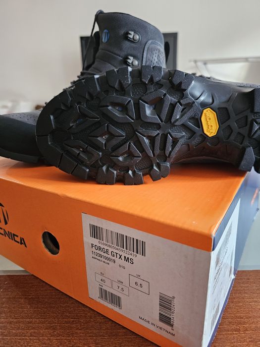 Зимни водоустойчиви обувки Техника