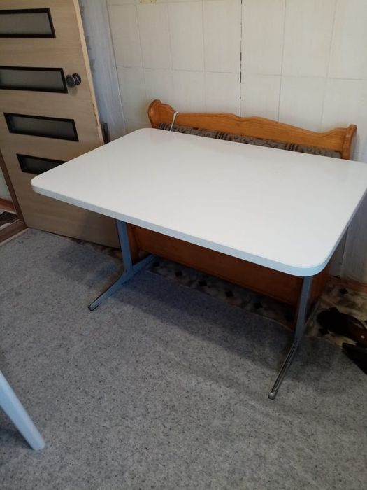 Продам стол железные ножки