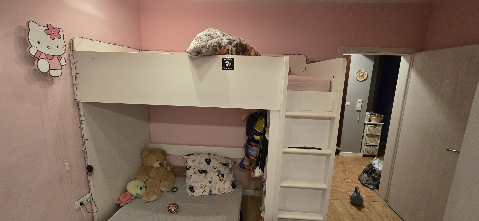 Двуетажно легло и бюро Ikea Smastad