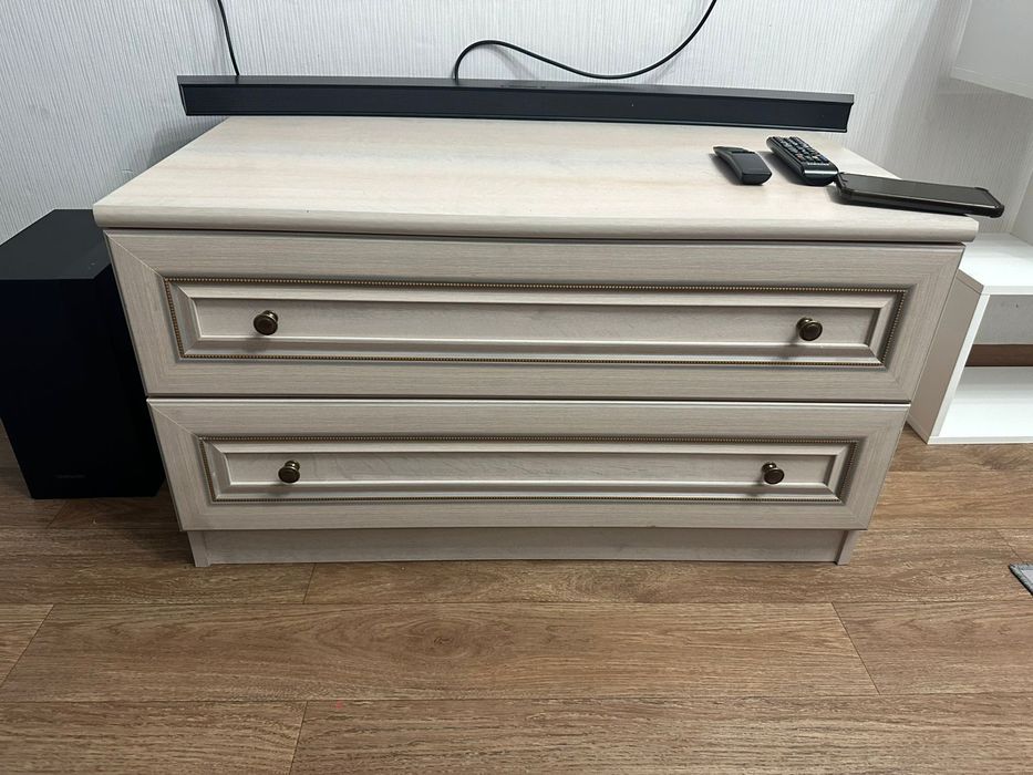 Продам тумбу под телевизор