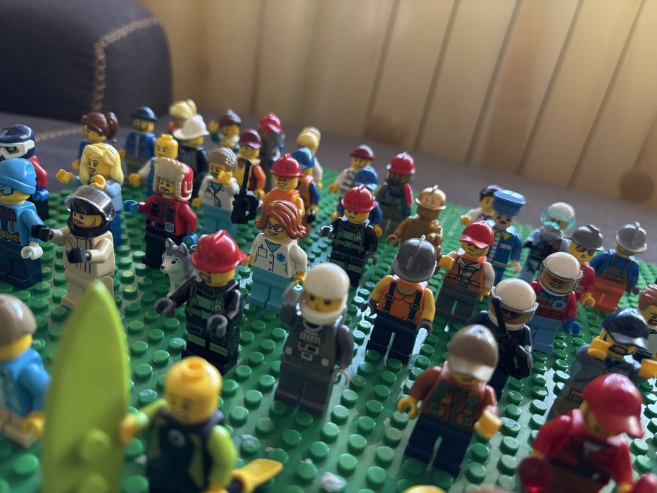 Omuleți lego diferite modele