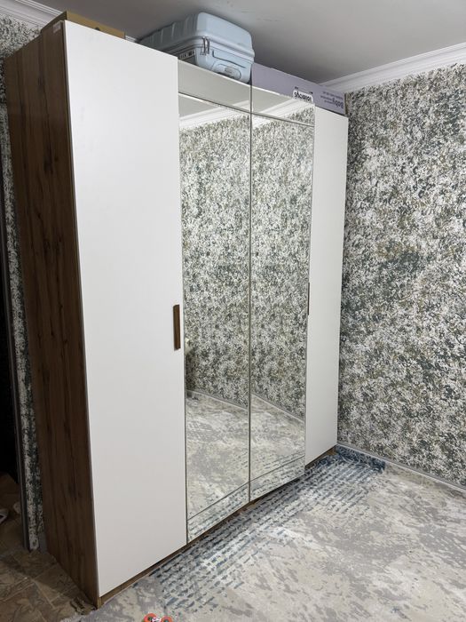 Продаю спальный шкаф с зеркалами