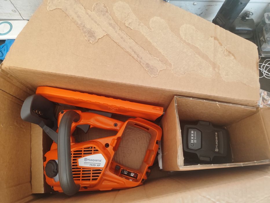 Vand Drujba nouă Husqvarna T 535i  XP cu Acumulator