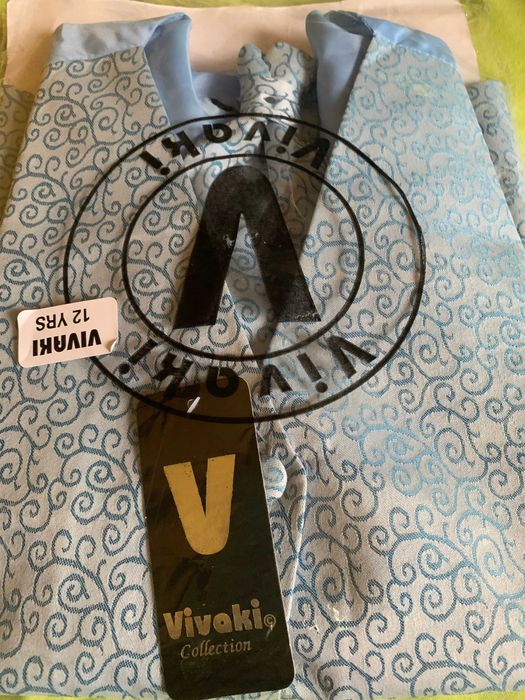 vand vesta cu cravata, eleganta baieti