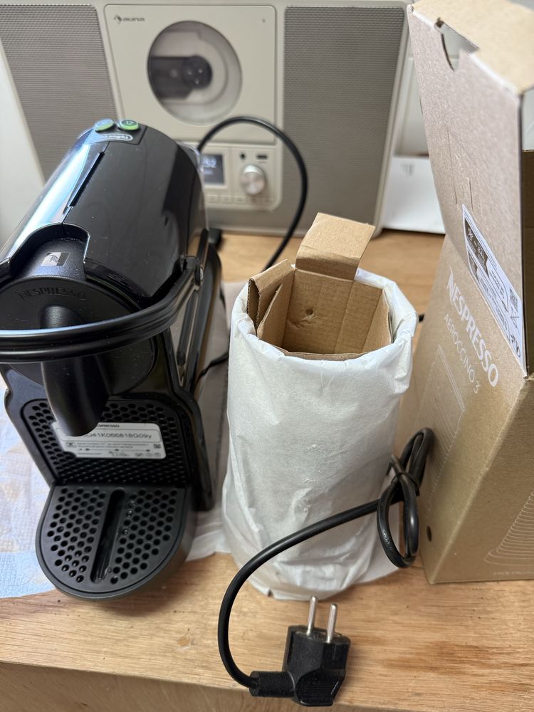 Еспресо кафемашина с капсули Delonghi 1260W