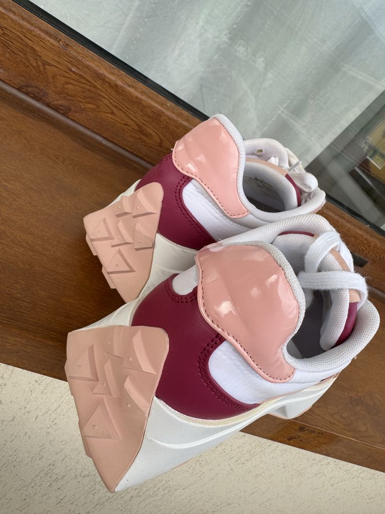 Обувки guess розови