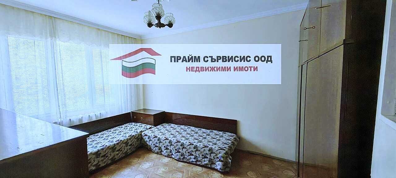 Тристаен панелен апартамент в к-с.Лазур близо до морската градина!