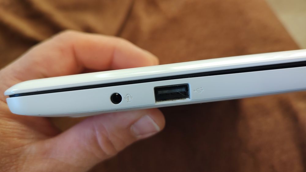 Лаптоп ASUS Vivobook E200H