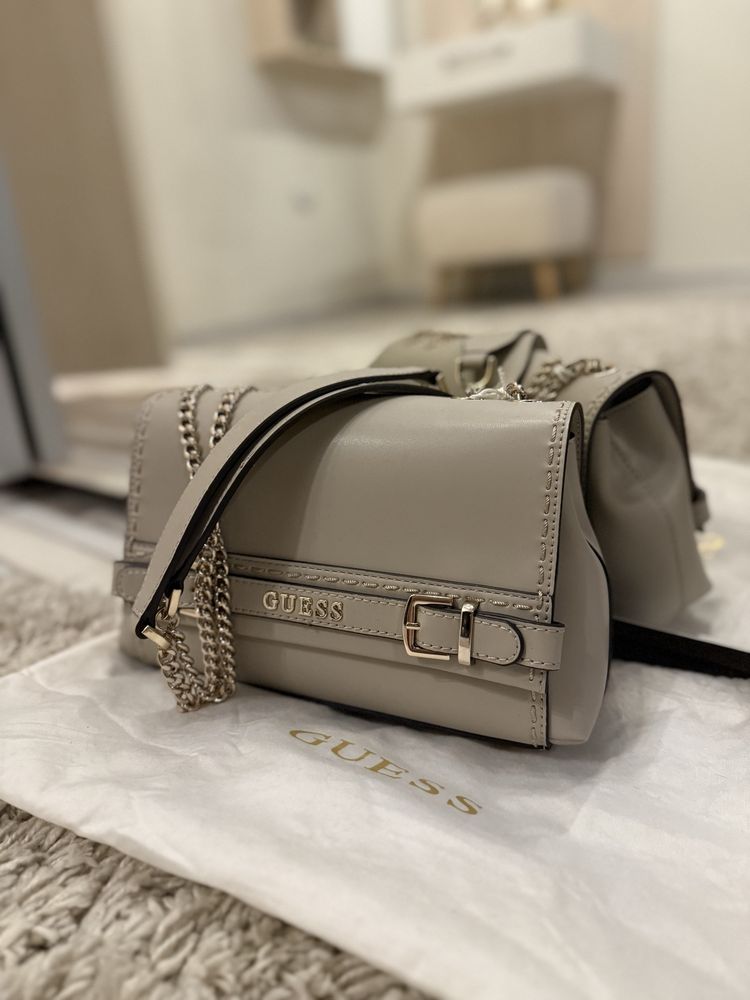 НОВА Дамска чанта Guess
