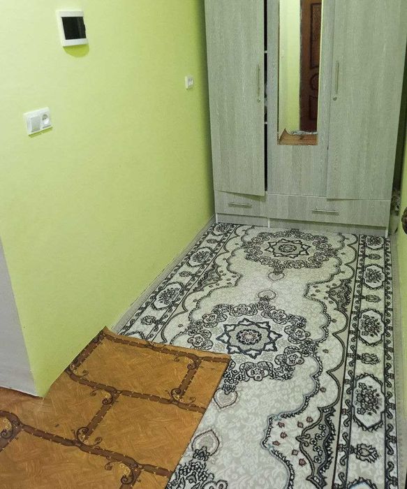 Тез ва Арзон нархда 1 хоналик квартира сотилади.Ор:5-Мкр 35-мактаб