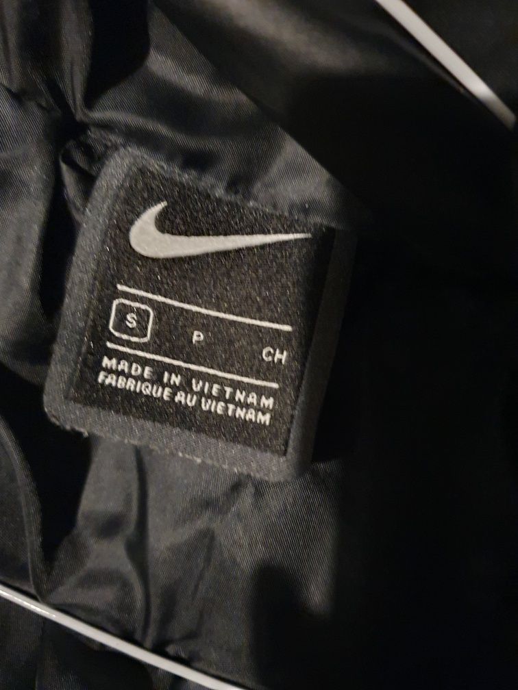 Geaca de iarna Nike ,cu puf de gâsca.