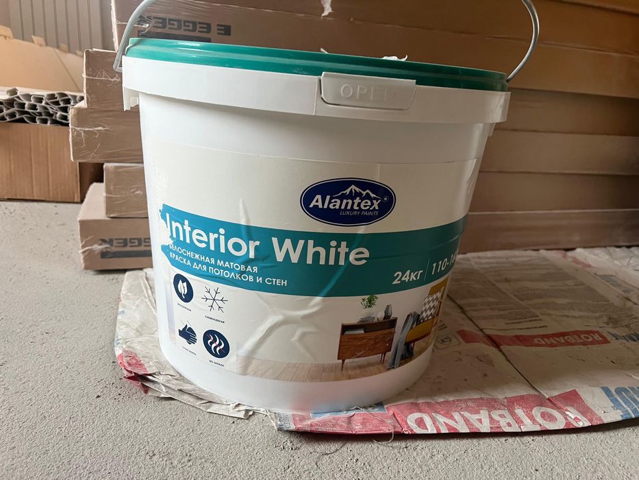 Три ведра краски