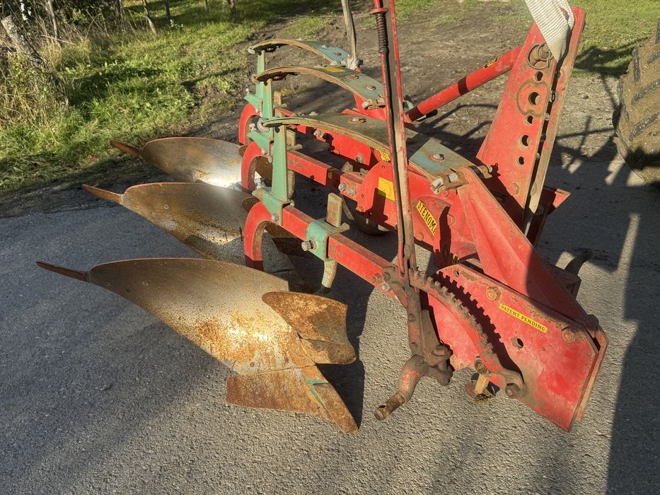 Plug simplu marca kverneland. ,reversibil  Niemeyer