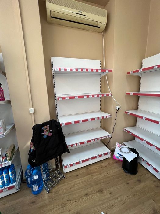 Стелажи за магазин