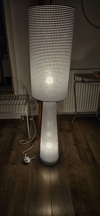 Lampadar alb negru cu 2 becuri, 130 cm inaltime
Lampadar negru/alb din