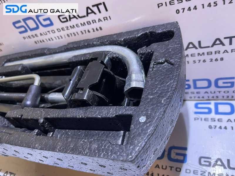 Trusa Suport Spuma Cric Coarba Cheie Roti Cui Carlig Infiletant Remorcare VW Golf 6 Break Combi 2008 - 2014 Cod 1J0012115AF