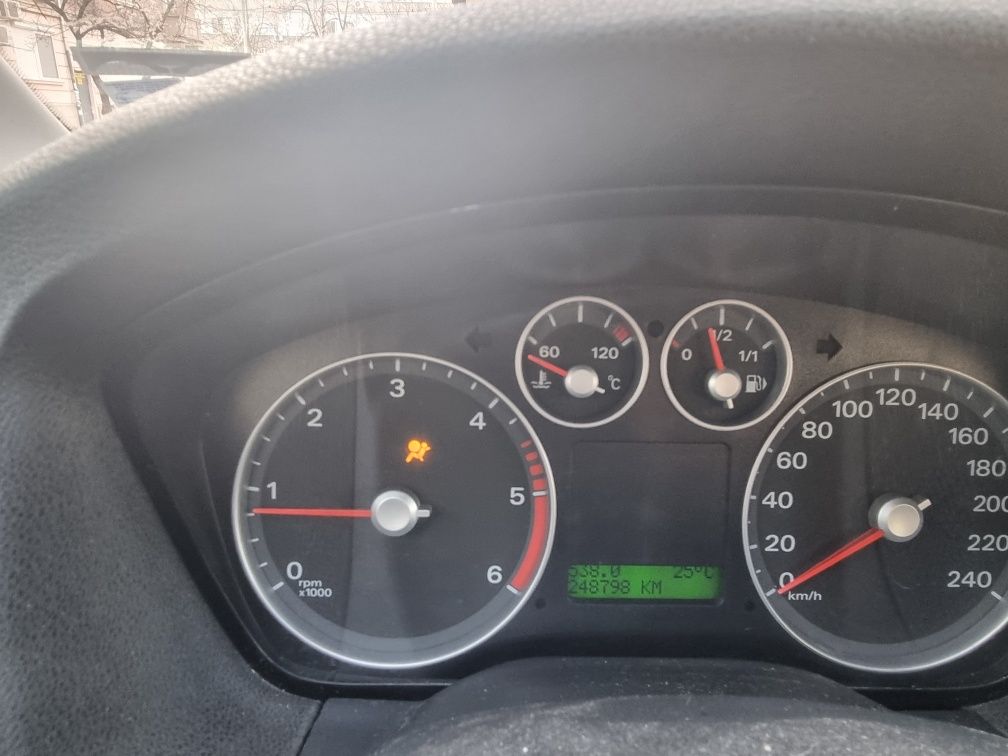 Форд фокус 2005г. 1.6tdci 109 к.с.