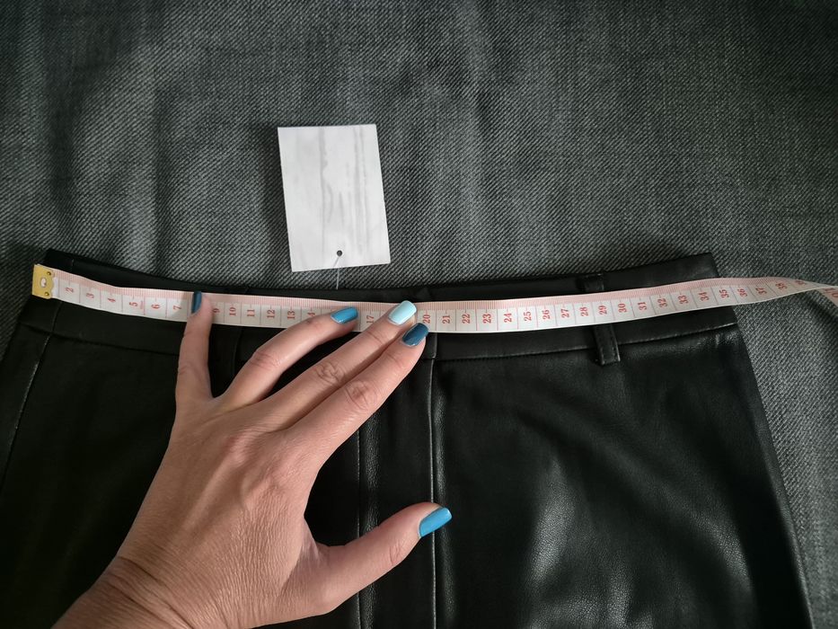 Fusta noua cu eticheta imitație piele neagra scurta măsură S