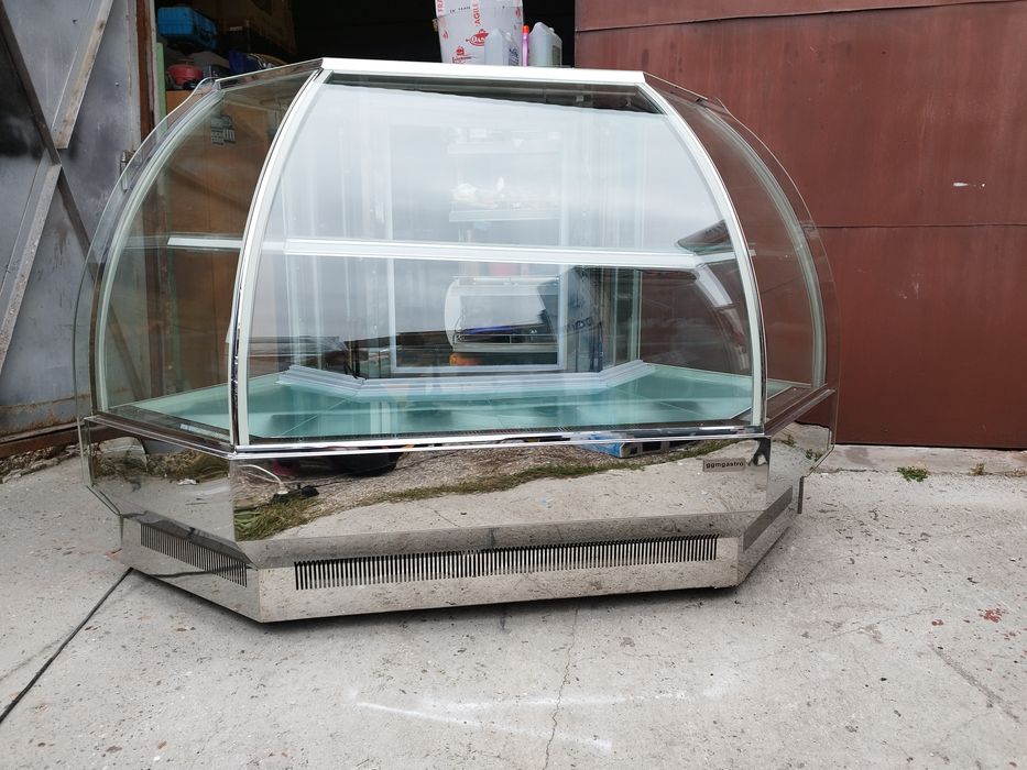 Хладилна витрина Showcase