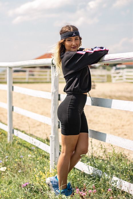 Bluza Tommy Hilfiger cu taietura V