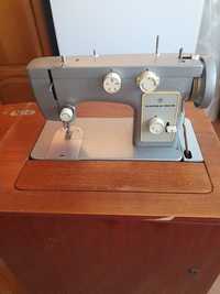 Швейная машинка Чайка 142М с тумбой и электроприводом