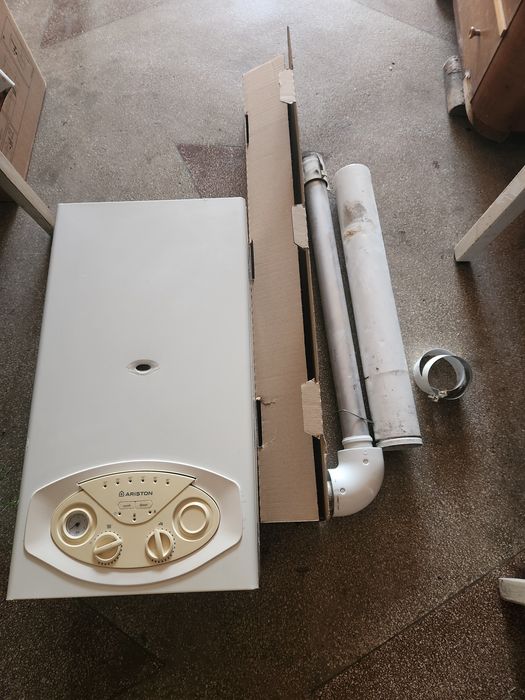 Vând centrala Ariston Biz