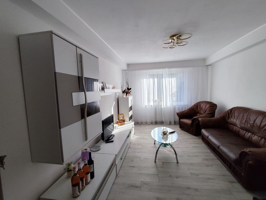 Închiriez apartament 3 camere Tudor