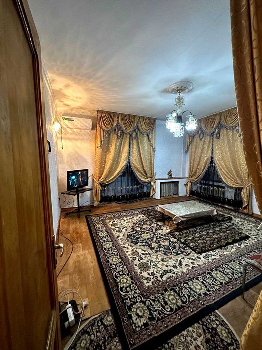 Продам  5 комнатную Квартиру в 10 минутах от центра. торг уместен