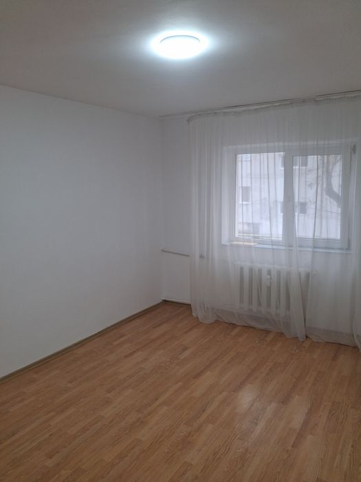 Închiriez garsonieră