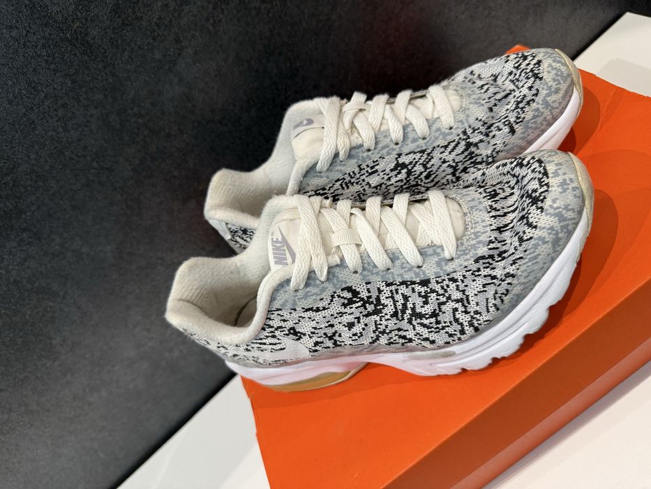 Маратонки nike 38 номер