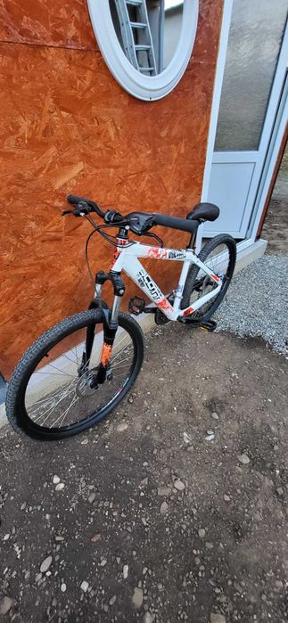 Bicicletă mountain bike