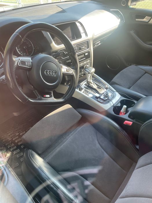 Продава Audi Q5.